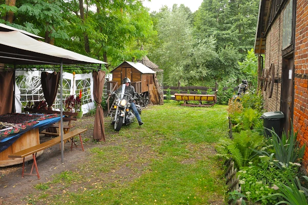 Pierwsi motocykliści na mecie zlotu Pierwsi motocykliści na mecie zlotu