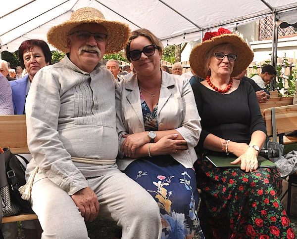 Pani Sekretarz w towarzystwie Andrzeja Pastusiaka I Haliny Antoń Prowadzący i Pani Sekretarz