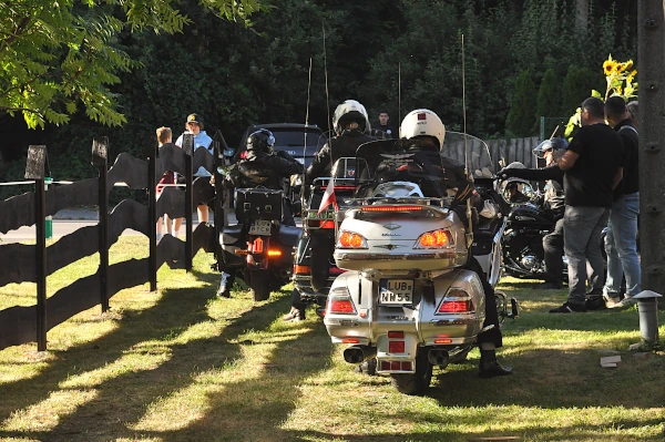 Odjazd motocyklistów