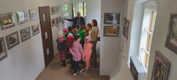 Zwiedzający Młyn Grodzkiego w galerii fotografii