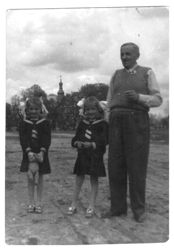 Współwłaściciel Młyna Grodzkiego Józef Chodorowski z dziećmi